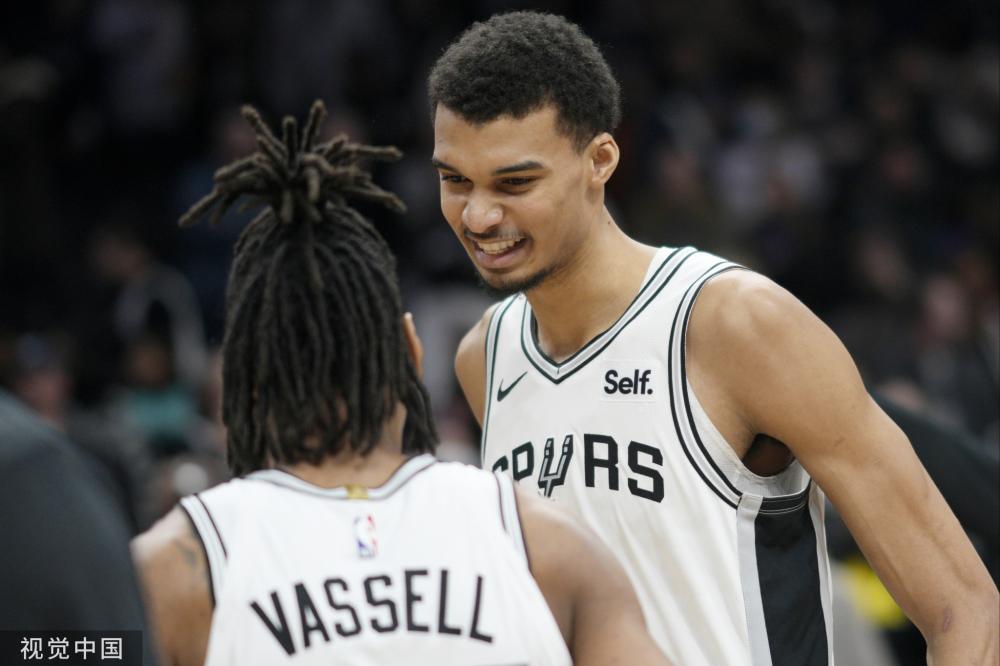 三名球员在 三名球员在