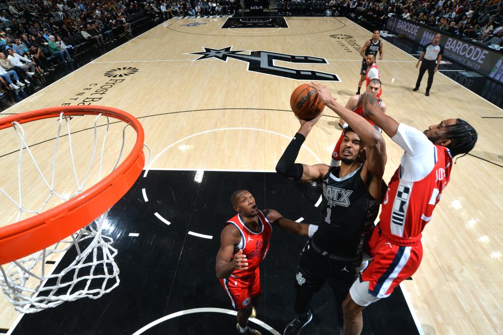 季后赛则是 季后赛则是