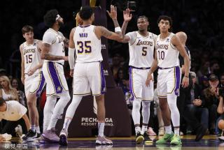 季后赛则是 季后赛则是